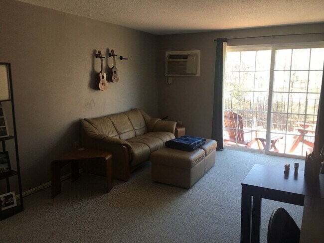 Building Photo - 910 White Cedar Blvd