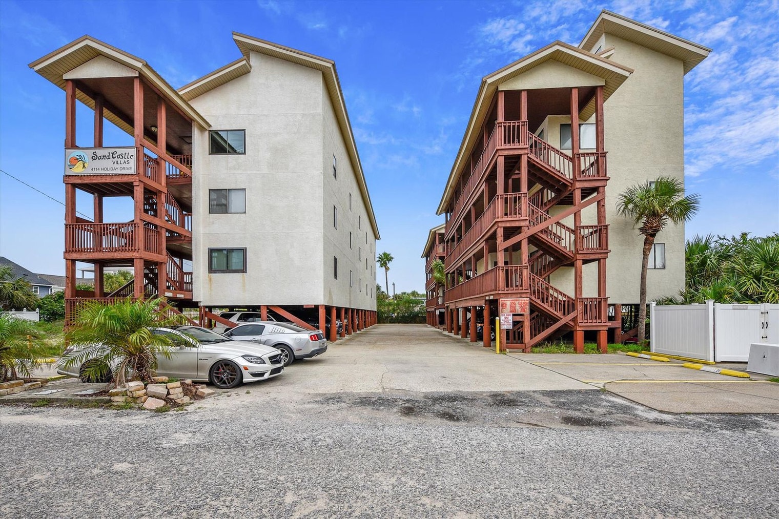 Building Photo - 4114 Holiday Dr