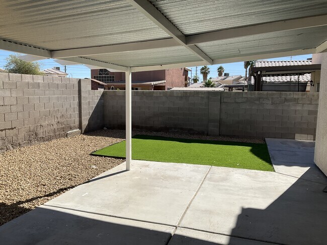 Building Photo - 5726 Roundrock Dr