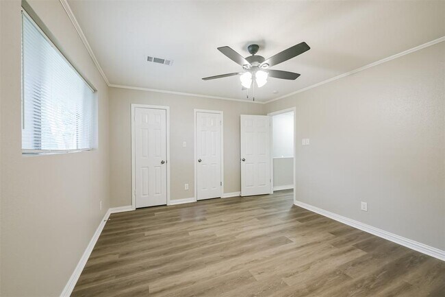 Building Photo - 433 Sunset Dr