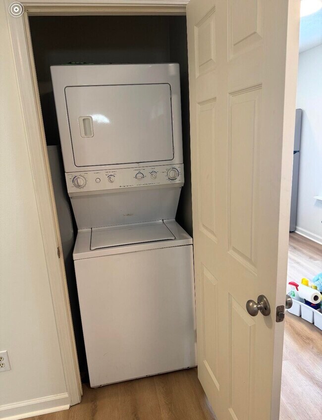 Building Photo - 301 Young St