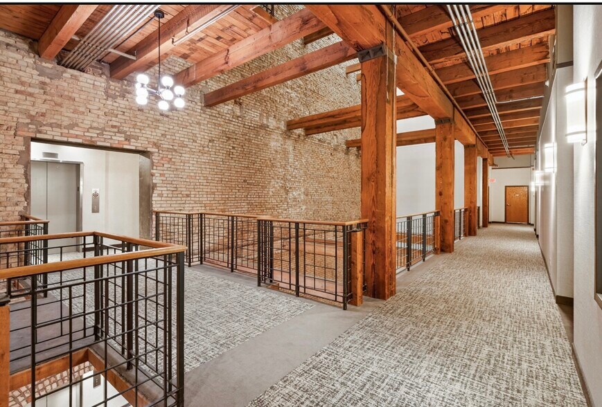 Building Photo - 400 N 1st St