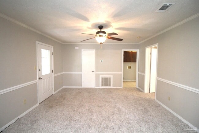 Building Photo - 4630 Bellview Ave