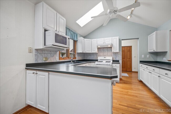 Building Photo - 805 Thornwood Dr