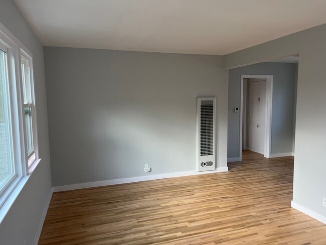 Building Photo - Sheldon St.