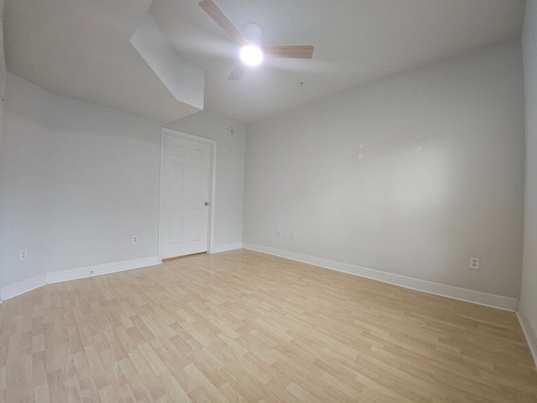 Building Photo - 202 E South St