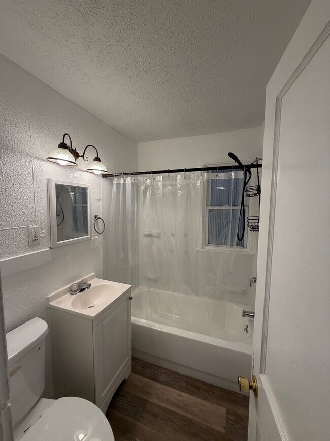 Building Photo - 863-863 N Central Dr