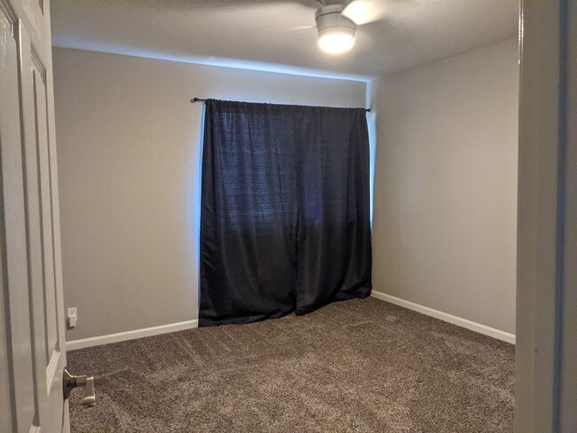 Master bedroom - 4767 N Cedar Ave