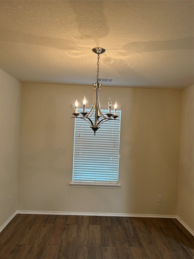 Building Photo - 5327 Stonegate Dr