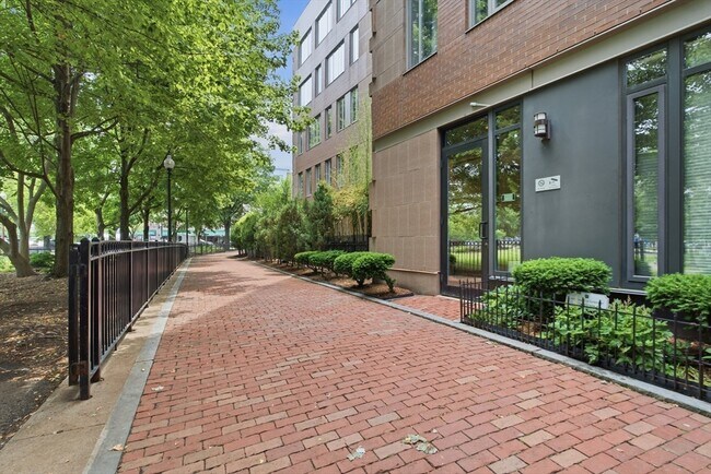 Building Photo - 1313 Washington St