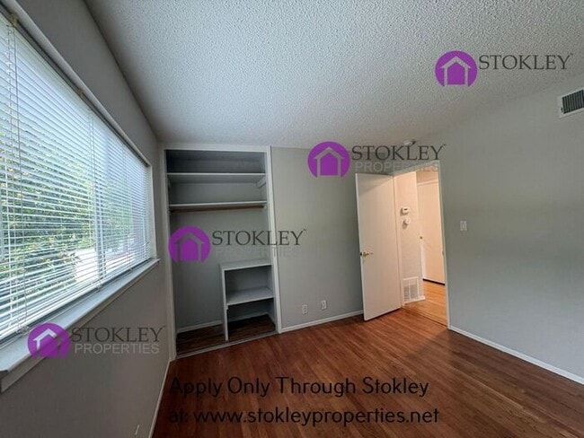 Building Photo - 1613 Lynwood Dr