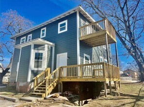 Building Photo - 323 N Ash St