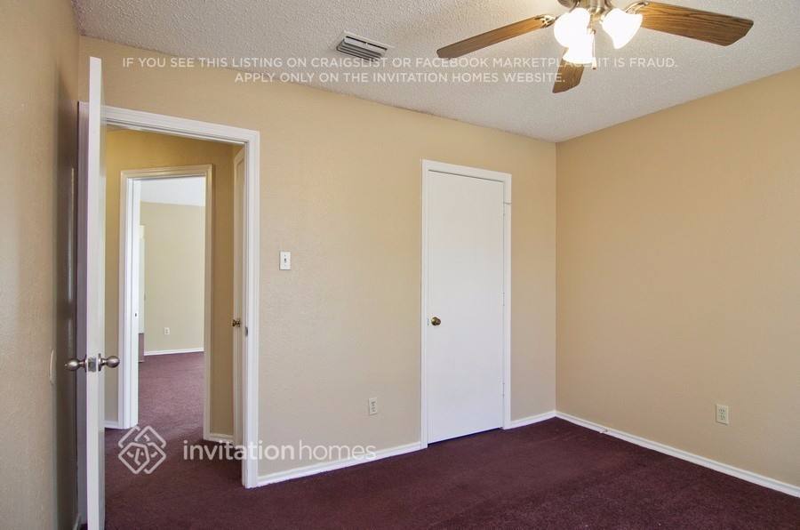 Building Photo - 8465 Willow Creek Dr