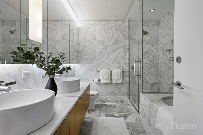 Building Photo - 18 W 48th St