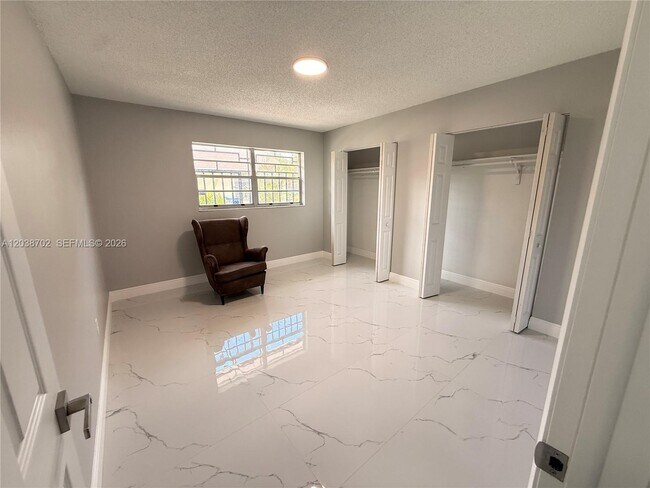 Building Photo - 252 NW 50th Ave