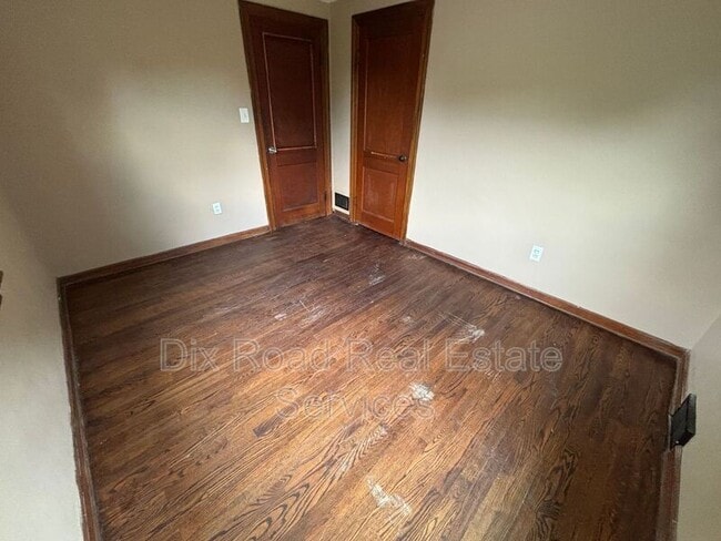Building Photo - 348 Nassau St