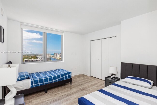 Building Photo - 2600 E Hallandale Beach Blvd