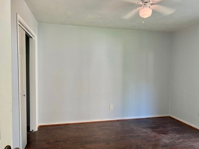 Building Photo - 2521 S Pearland Ave