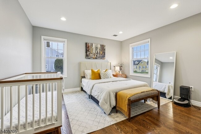 Building Photo - 3-11 Lyons Ave