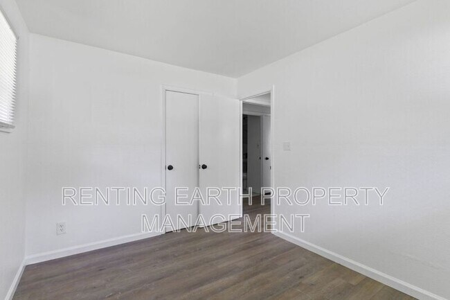 Building Photo - 9835 Winkler Dr