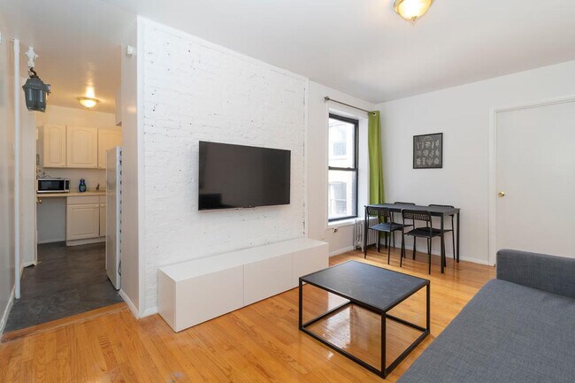 Building Photo - 334 E 96th St