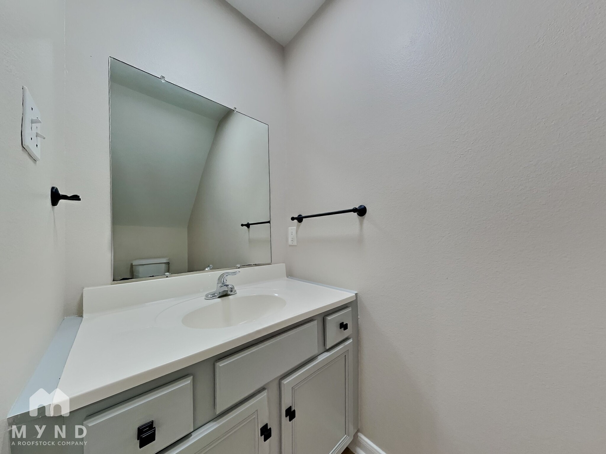 Building Photo - 6128 Sidney St