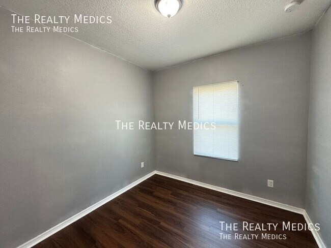 Building Photo - 1999 Marshall St