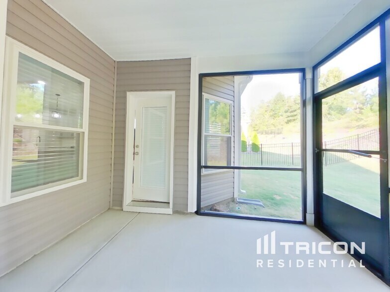 Building Photo - 7662 Tanglewood Wy