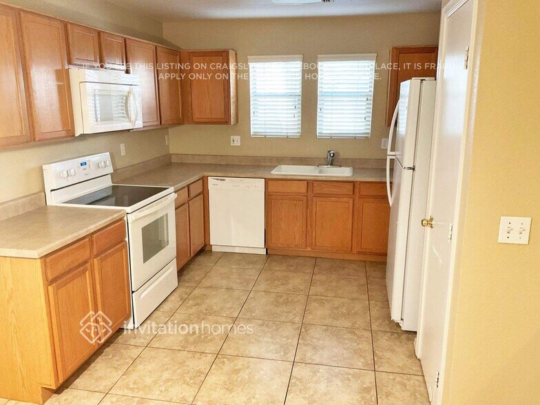 Building Photo - 9537 W Monte Vista Rd