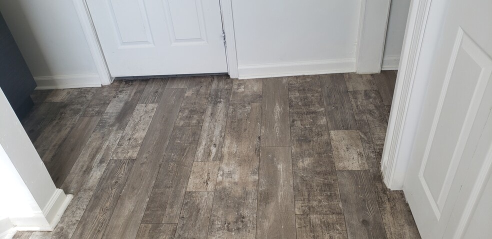 Building Photo - 631 E Monroe St