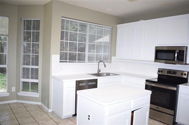 Building Photo - 30007 Oakland Hills Dr
