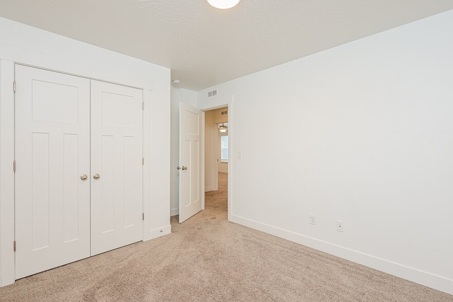 Building Photo - 4728 Rustic Ranch Way