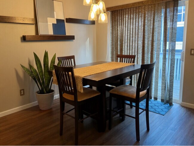 Building Photo - 723 N 8th St