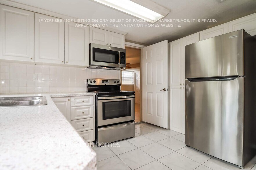 Building Photo - 3824 Sail Dr