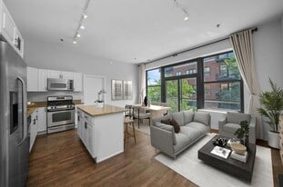 Building Photo - 2 S Leavitt St