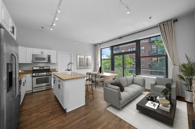 Building Photo - 2 S Leavitt St