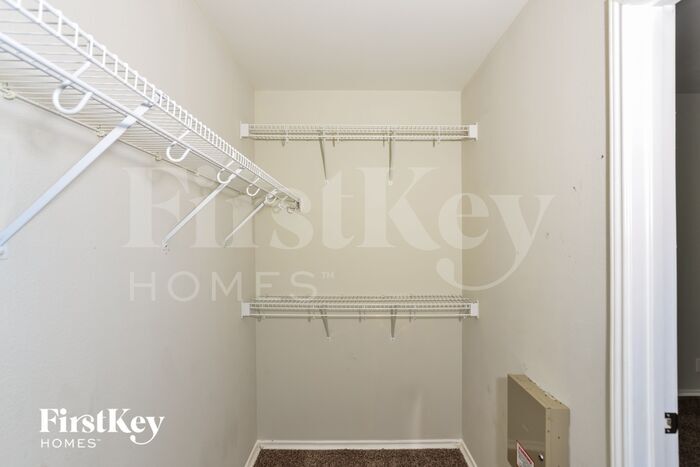 Building Photo - 654 Diamond Falls
