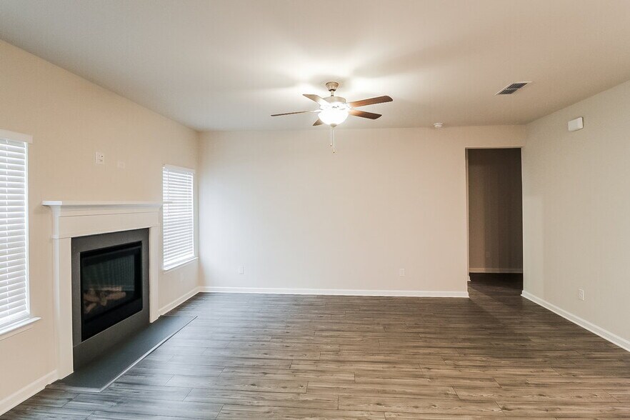 Building Photo - 859 Sara Mdw Rd