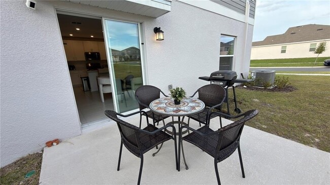 Building Photo - 2731 Armstrong Ave