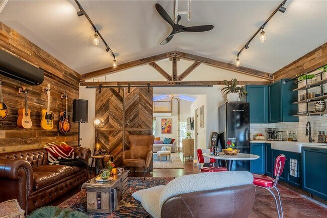 Building Photo - 5200 St Georges Green