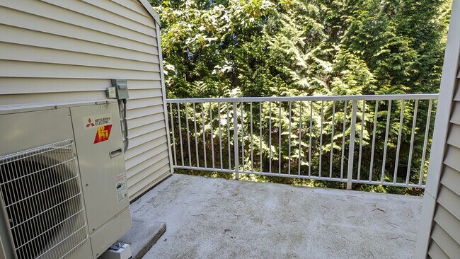Building Photo - Bothell / Woodinville 2 Bedroom Townhome with Den and AIR-CONDITIONING