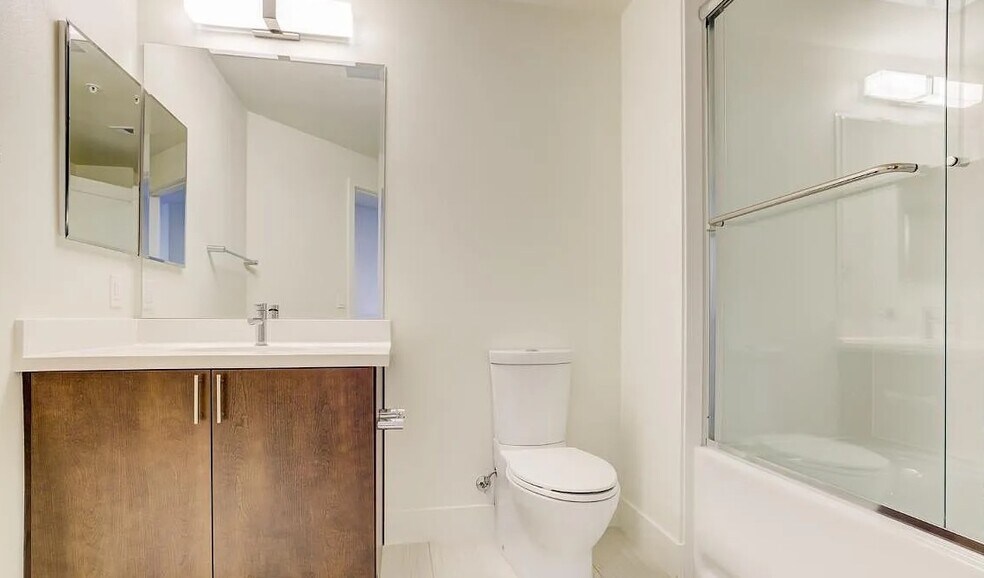 2nd full Bathroom - 1000 Dewing Ave