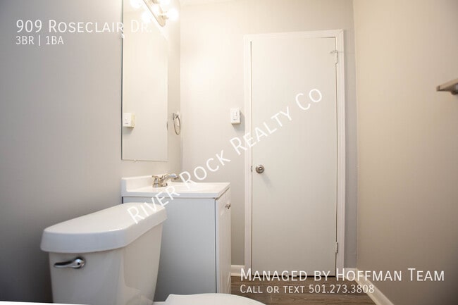 Building Photo - 909 Roseclair Dr