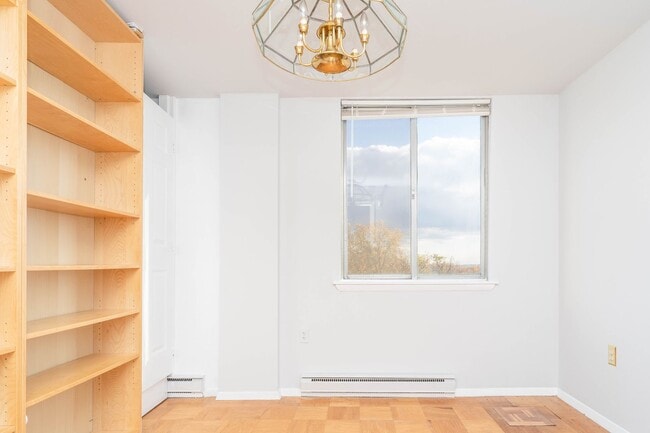 Building Photo - 1 Bed 1 Bath Condo in Barcroft Hills