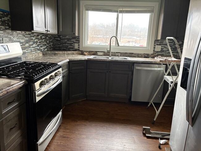 Building Photo - Nice Southside Find