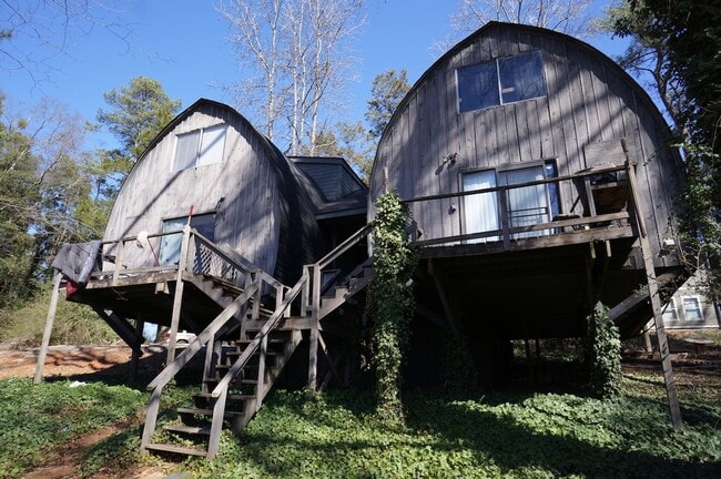 Building Photo - Unique & Affordable 2 Bedroom on Eastside ...