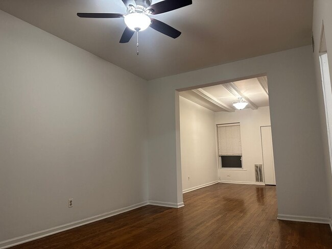 Building Photo - Beautiful 1 Bed Apartment in North Center/ Ravenswood Area Available September 1st