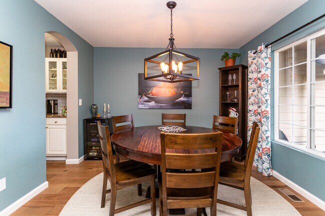 Building Photo - Charming Monument Retreat with  Private Ba...