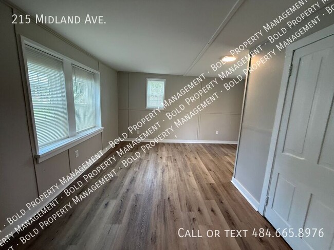 Building Photo - 215 Midland Ave