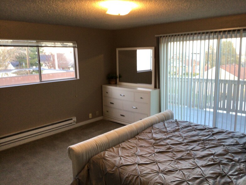 Upstairs primary BR - 4008 37th Ave SW